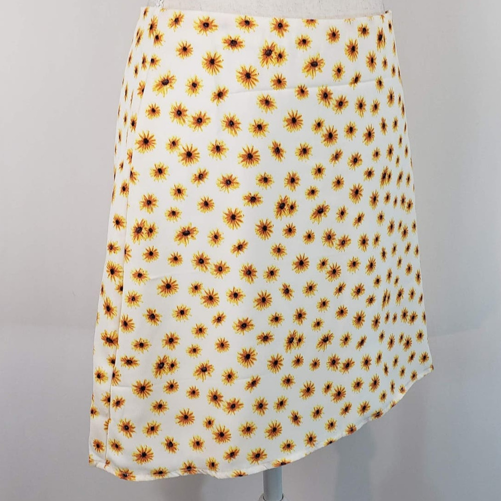 NWT WeWoreWhat 90s Style Yellow Ditsy Daisies Floral Mini Satin Slip Skirt M - Picture 4 of 14